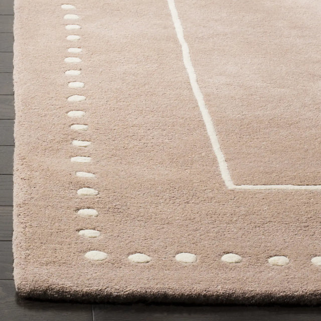 Safavieh Bella 6'-0" x 9'-0" Rug in Beige / Ivory