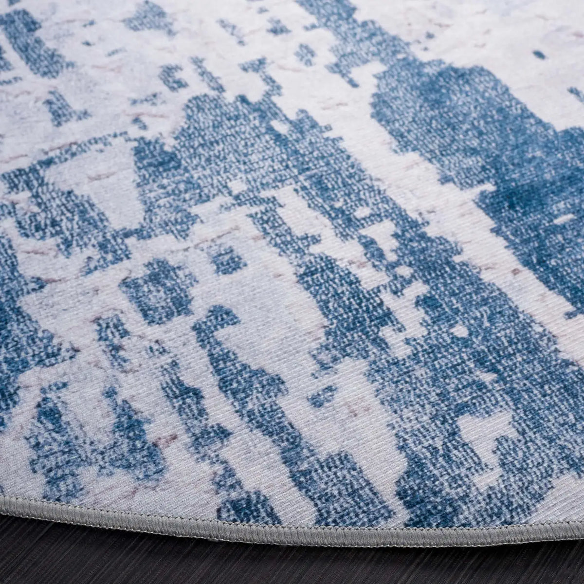 Safavieh Tacoma 6'-0" x 6'-0" Rug in Grey / Navy