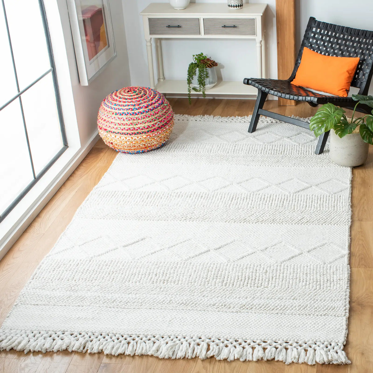 Safavieh Casablanca 4'-0" x 6'-0" Rug in Ivory