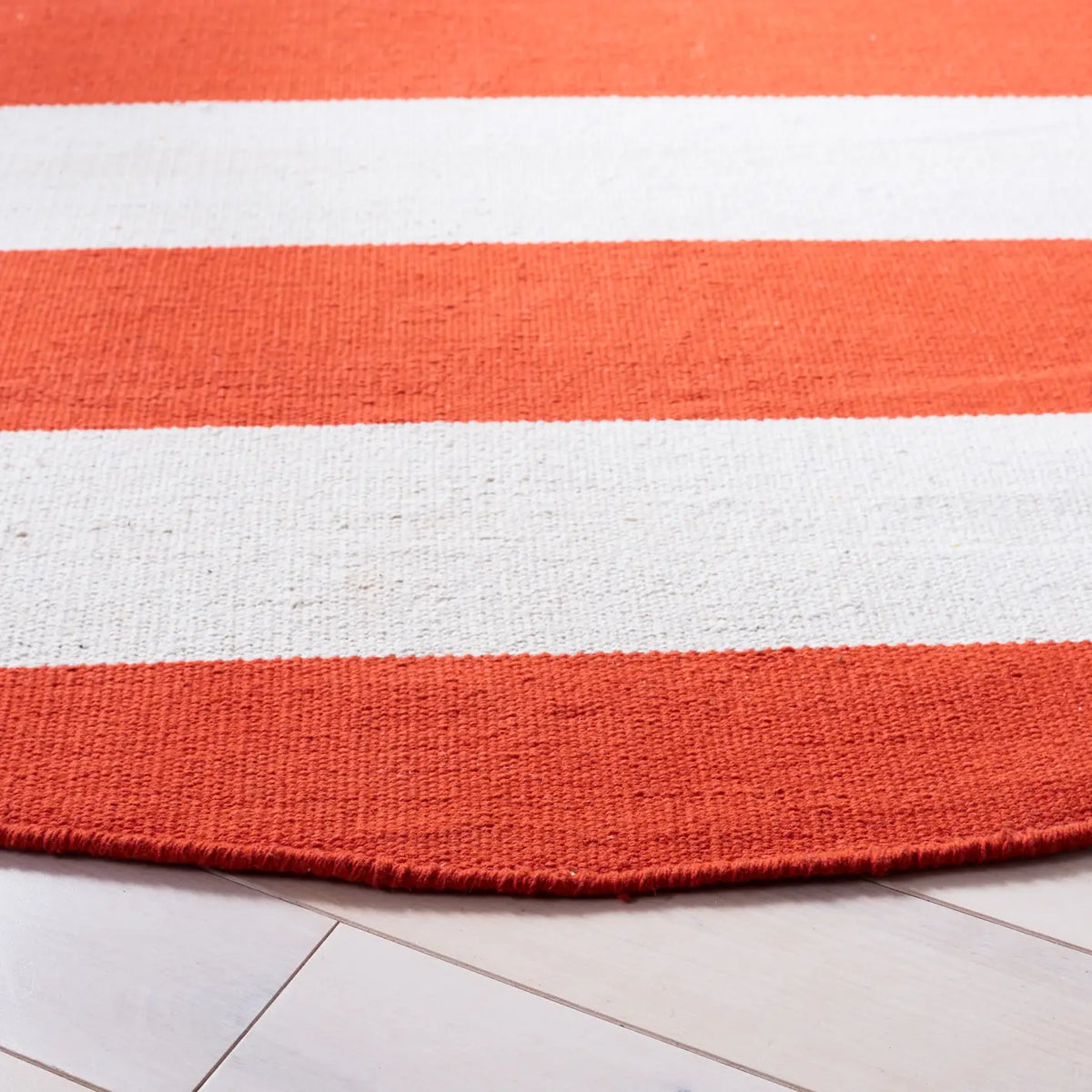 Safavieh Montauk 6'-0" x 6'-0" Rug in Rust / Ivory