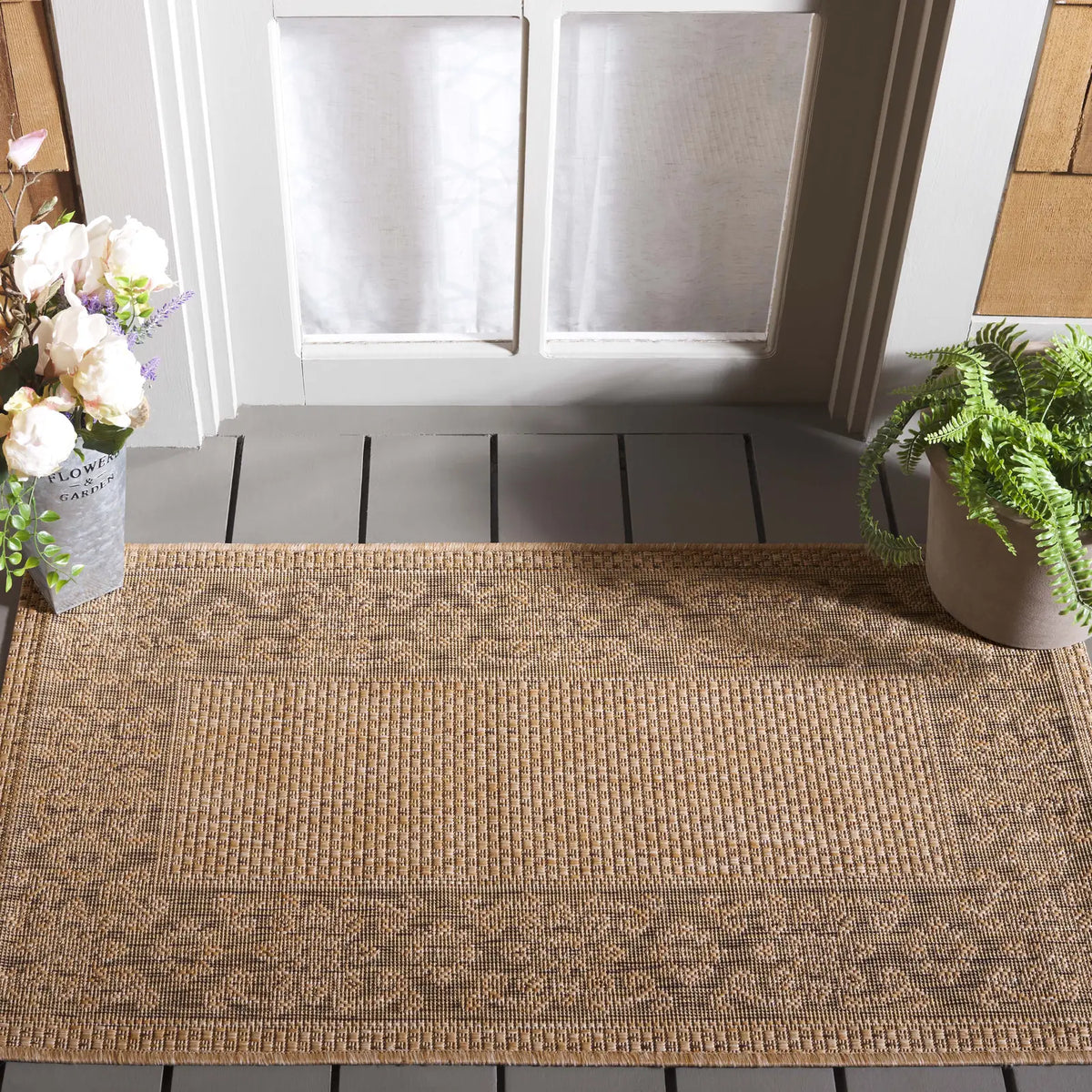 Safavieh Courtyard 2'-0" x 3'-7" Rug in Natural / Gold
