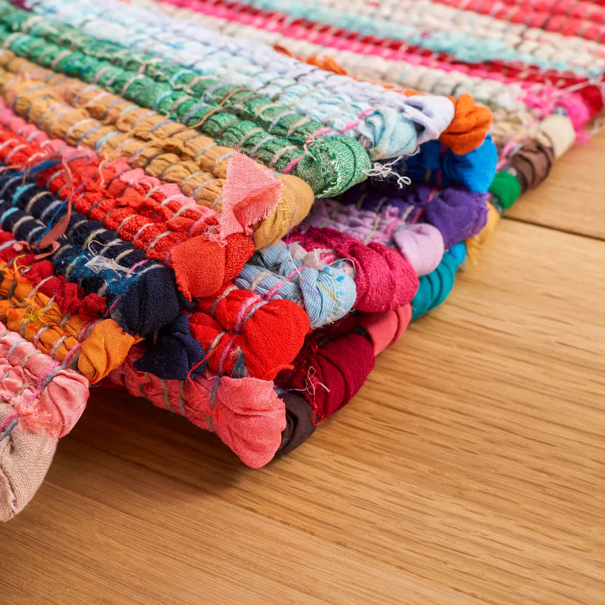 Safavieh Rag Rug 4'-0" x 6'-0" Rug in Red / Multi