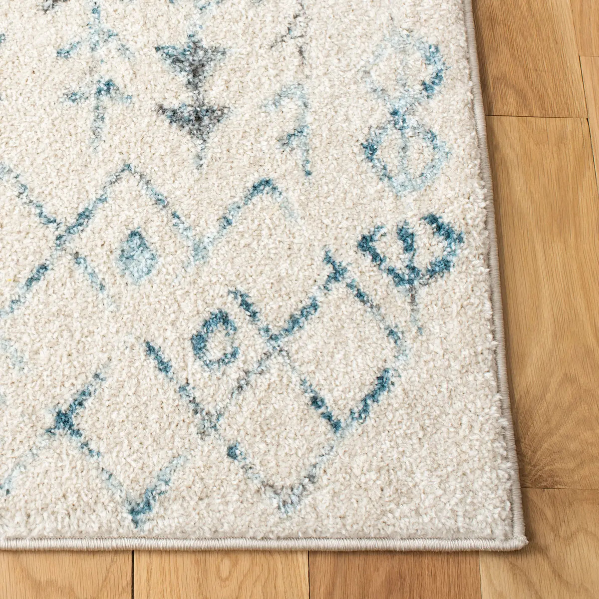 Safavieh Tulum 4'-0" x 6'-0" Rug in Ivory / Turquoise