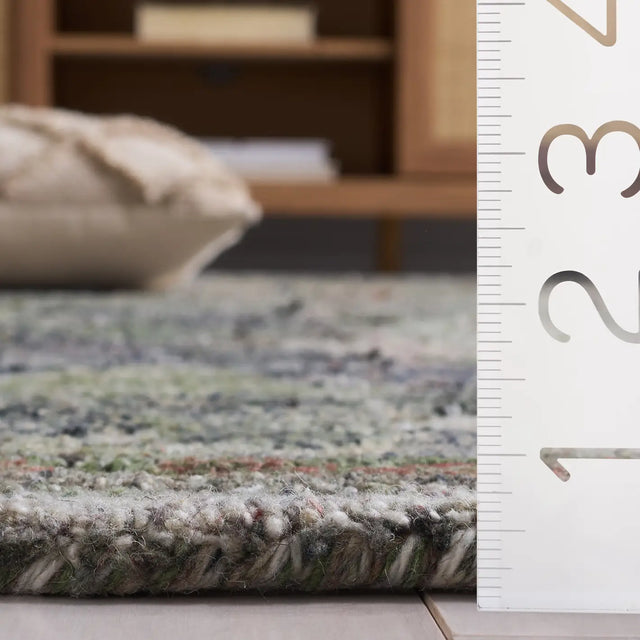 Safavieh Marquee 4'-0" x 6'-0" Rug in Green / Beige