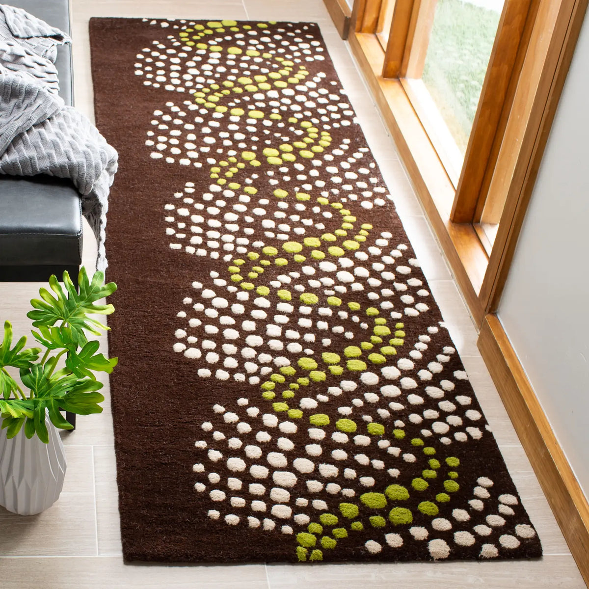 Safavieh Soho 2'-6" x 12'-0" Rug in Brown / Beige