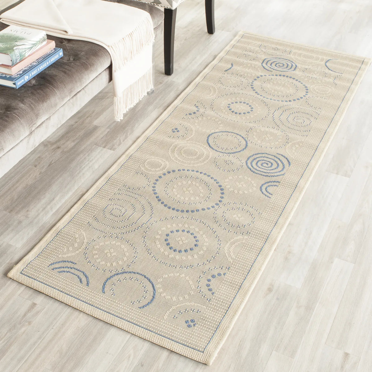 Safavieh Courtyard 2'-3" x 6'-7" Rug in Natural / Blue
