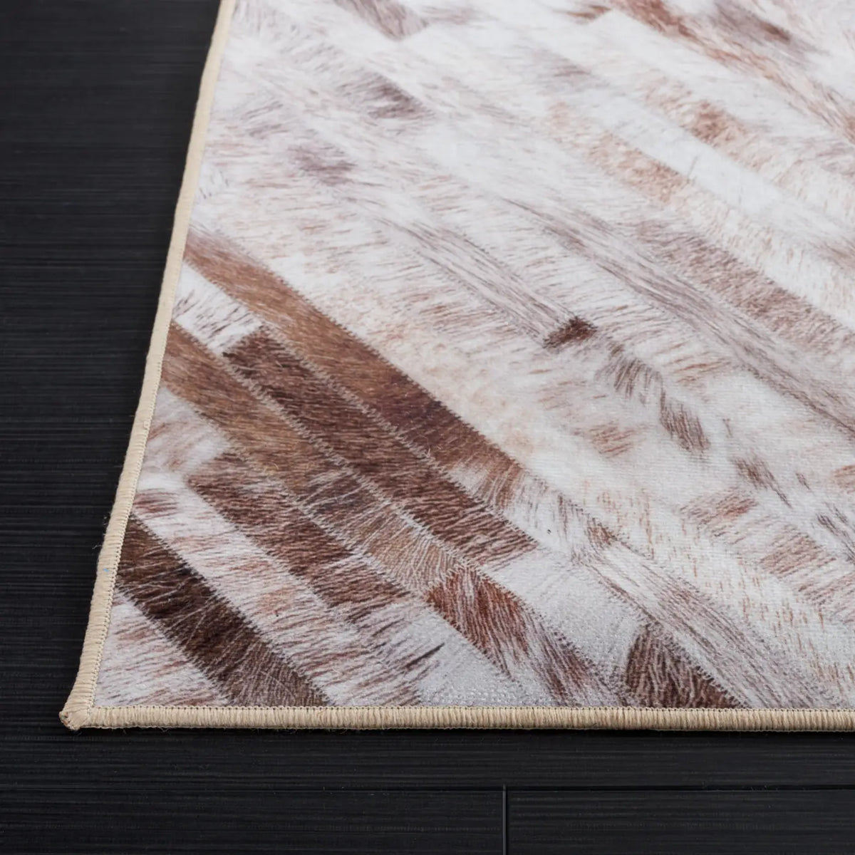 Safavieh Faux Hide 4'-0" x 6'-0" Rug in Beige / Brown
