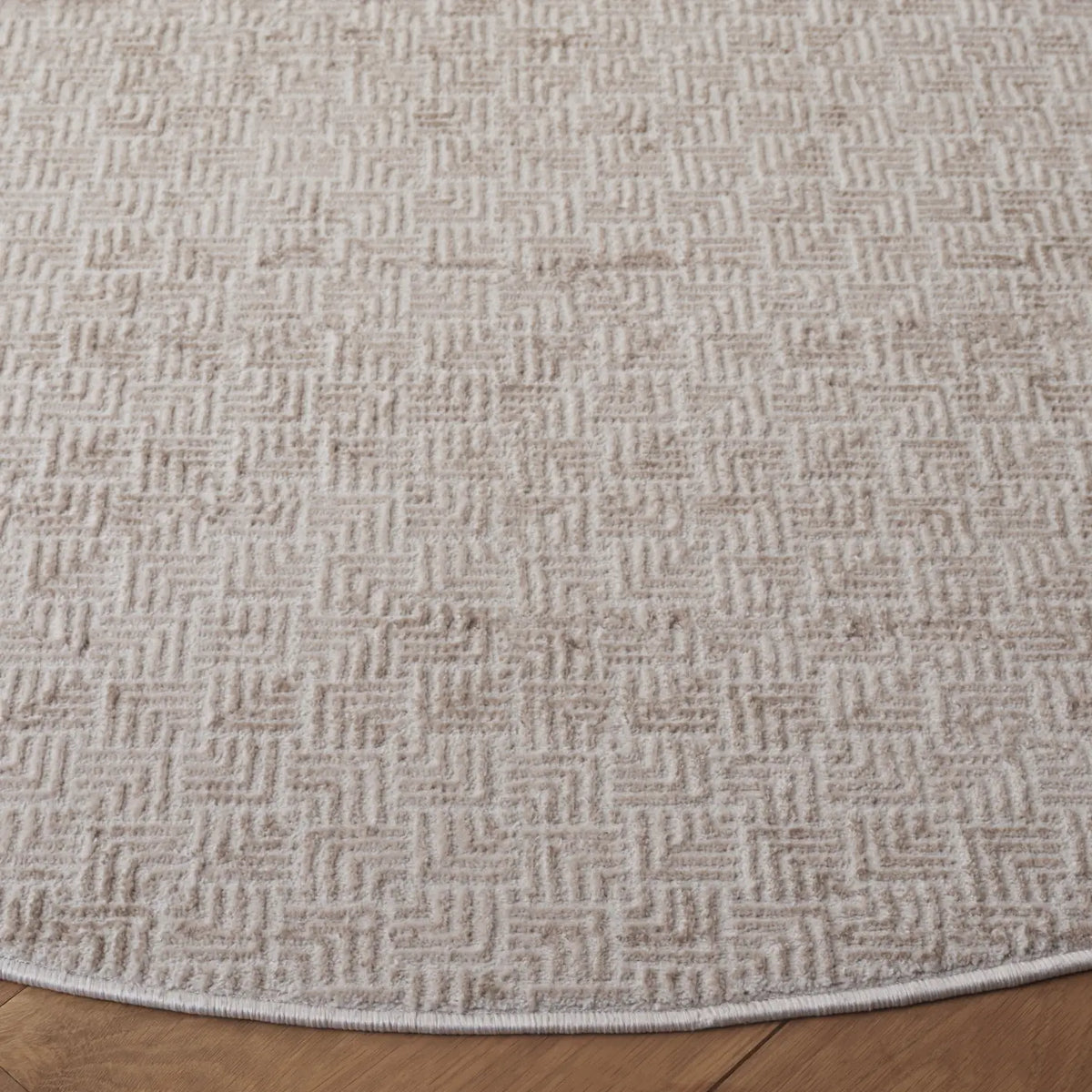 Safavieh Hanna 6'-7" x 6'-7" Rug in Beige / Ivory