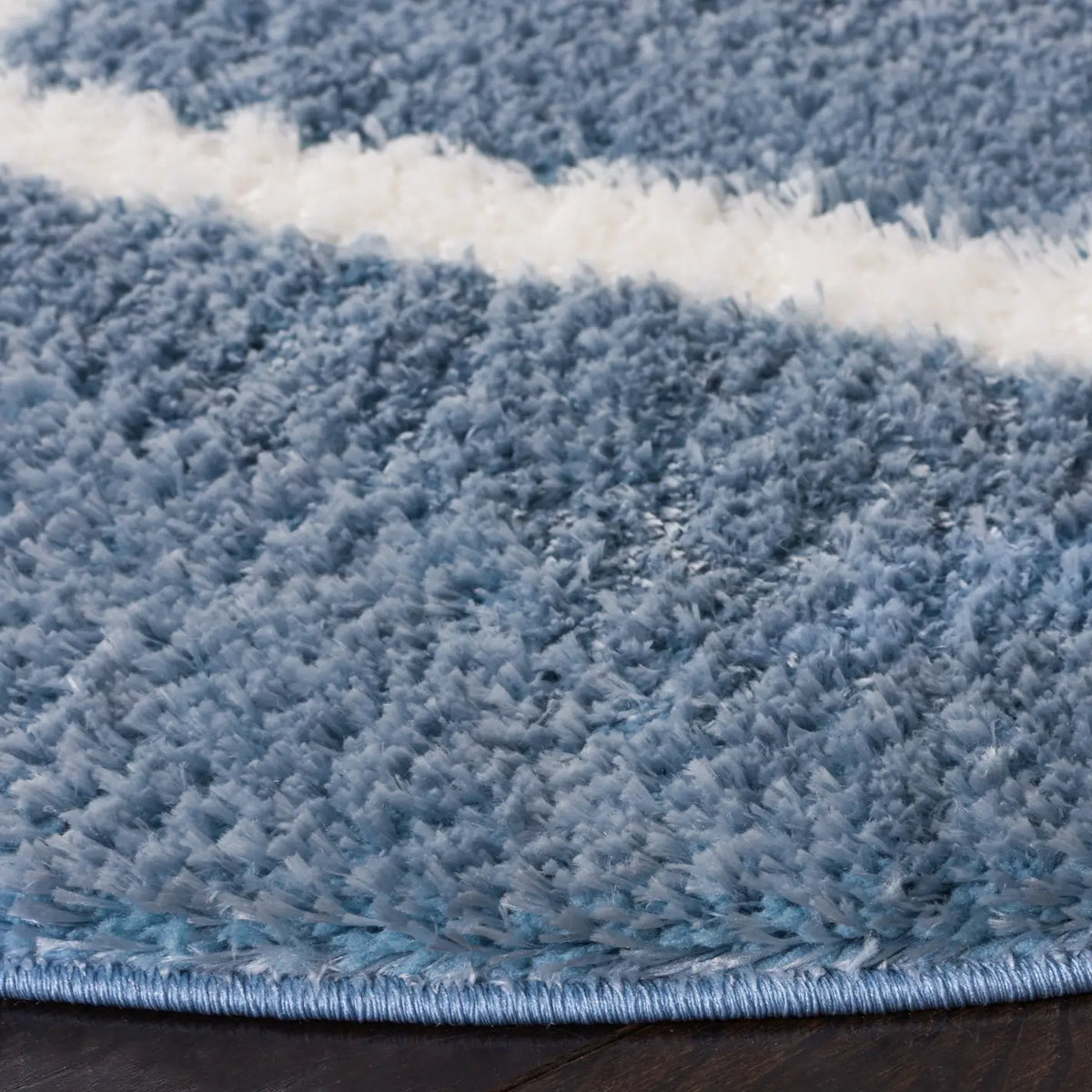 Safavieh Tahoe Shag 6'-7" x 6'-7" Rug in Blue / White