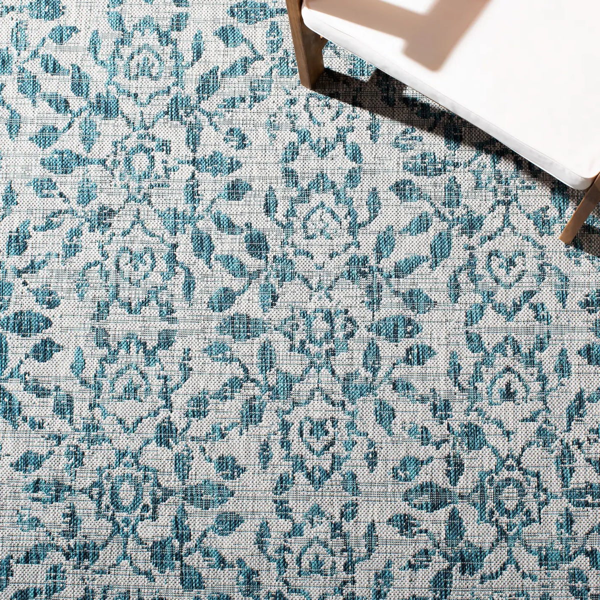 Safavieh Courtyard 4'-5" x 6'-5" Rug in Grey / Blue