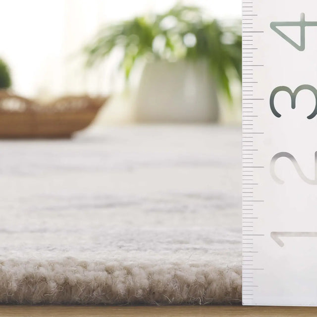 Safavieh Soho 4'-0" x 6'-0" Rug in Ivory