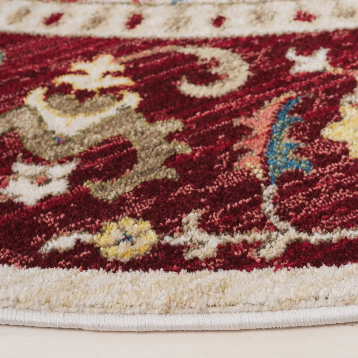 Safavieh Kashan 6'-7" x 6'-7" Rug in Ivory / Red