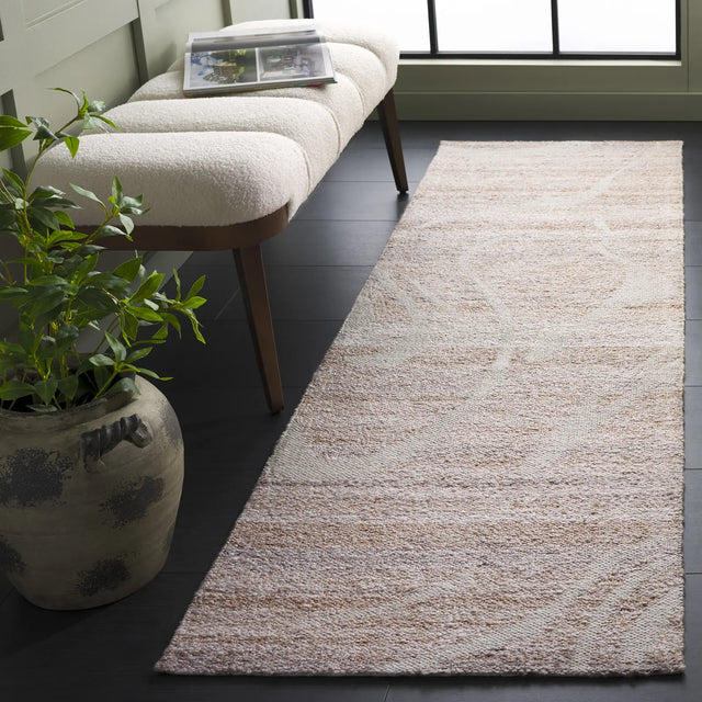 Safavieh Sahara 2'-3" x 8'-0" Rug in Natural / Ivory