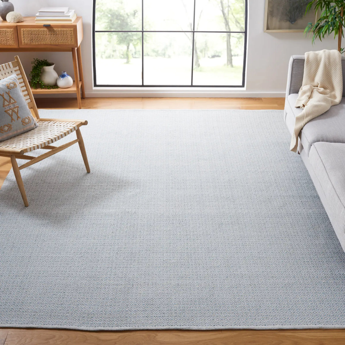 Safavieh Montauk 8'-0" x 10'-0" Rug in Ivory / Light Blue