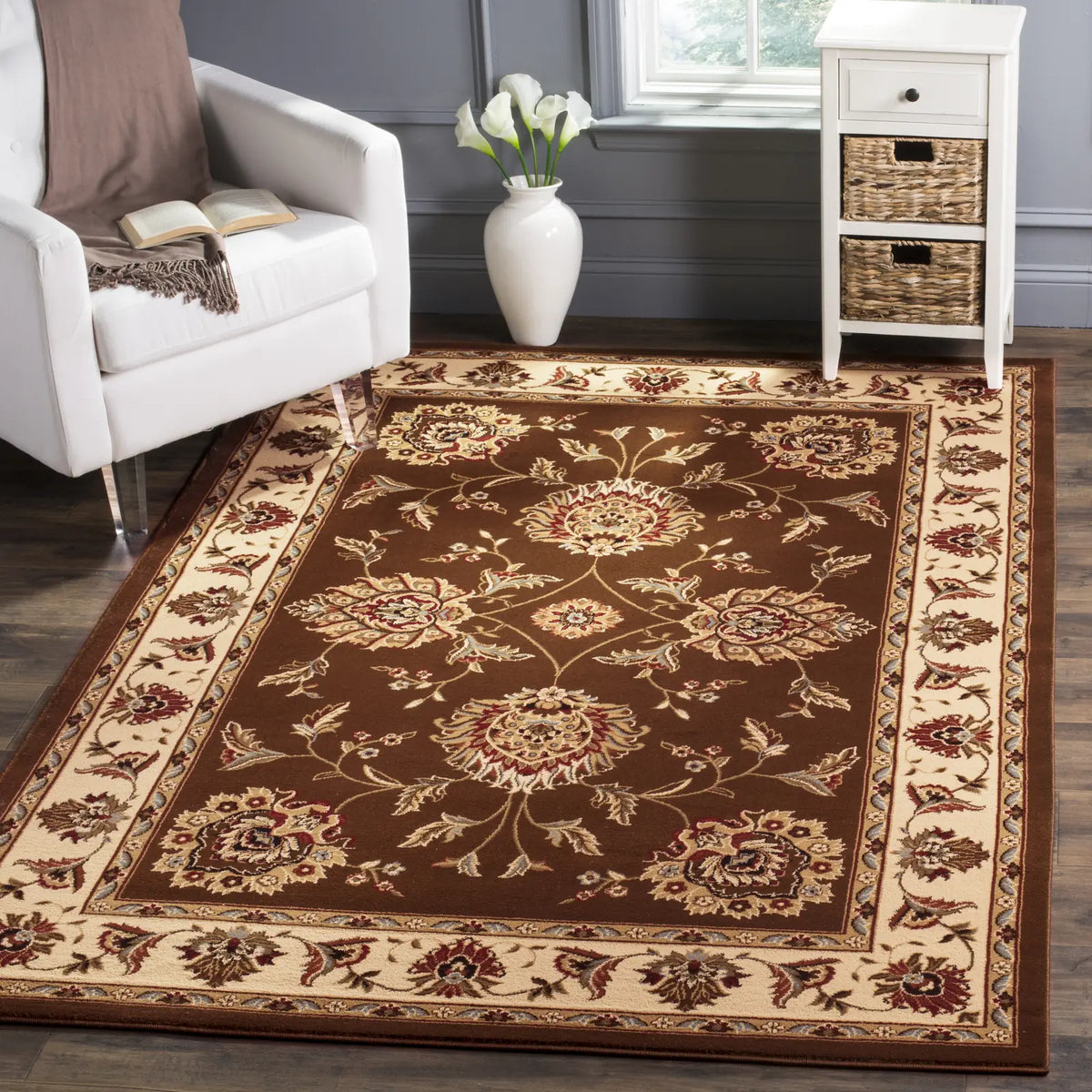 Safavieh Lyndhurst 5'-3" x 7'-6" Rug in Brown / Ivory