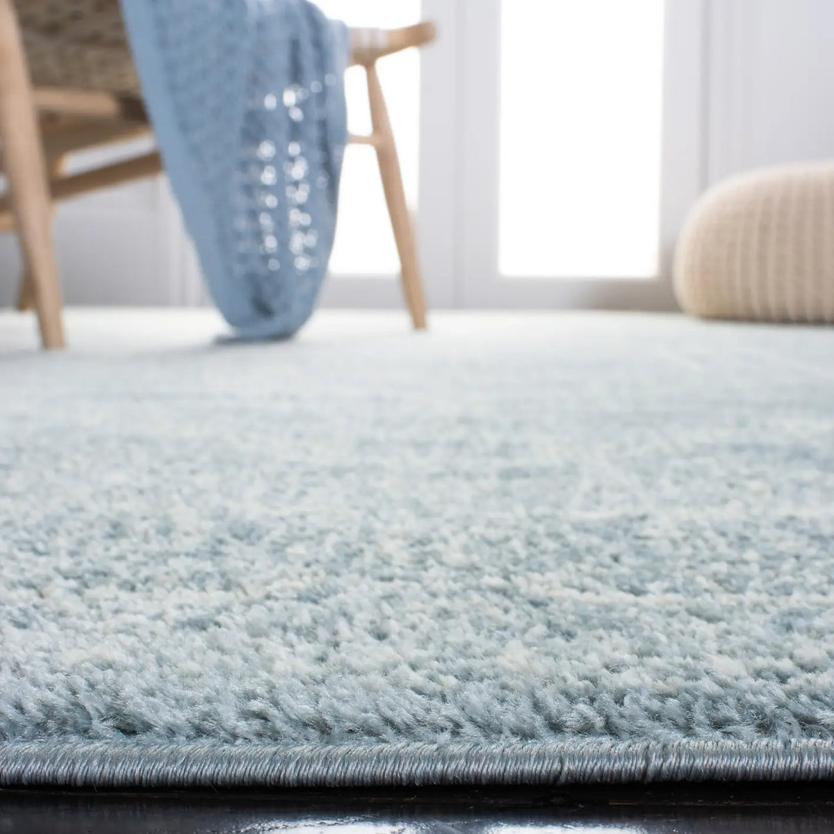 Safavieh Adirondack 4'-0" x 6'-0" Rug in Slate / Ivory