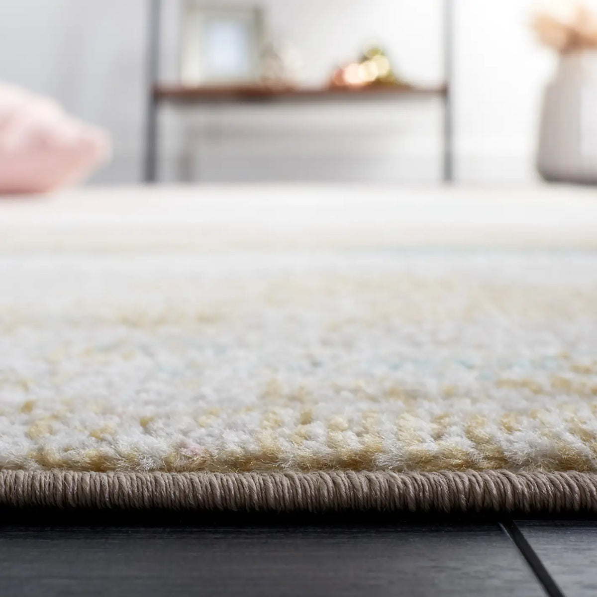 Safavieh Phoenix 500 4'-5" x 6'-5" Rug in Rust Blue / Ivory