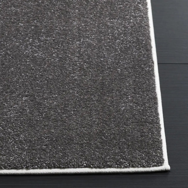 Safavieh Hollywood 5'-3" x 7'-6" Rug in Ivory / Grey
