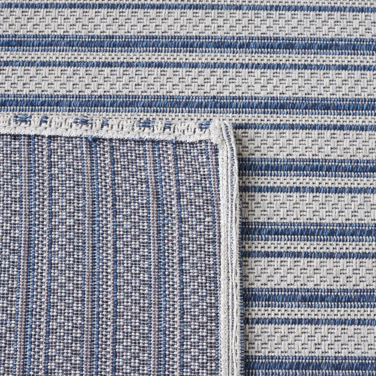 Safavieh Martha Stewart 5'-0" x 7'-0" Rug in Navy / Light Grey