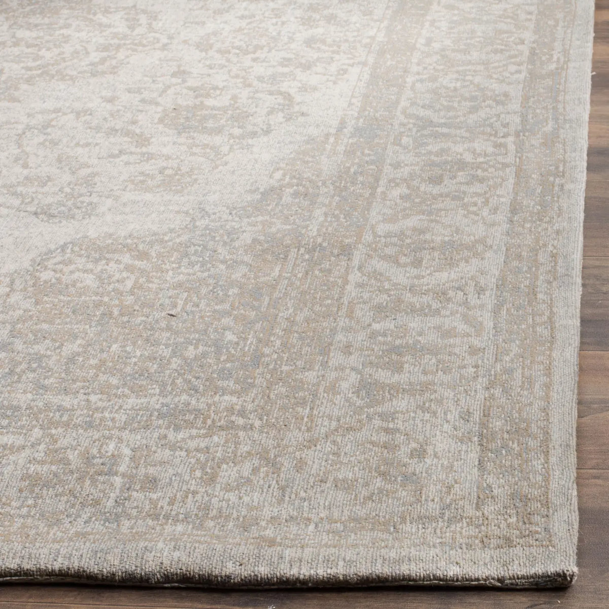Safavieh Classic Vintage 5'-0" x 8'-0" Rug in Beige