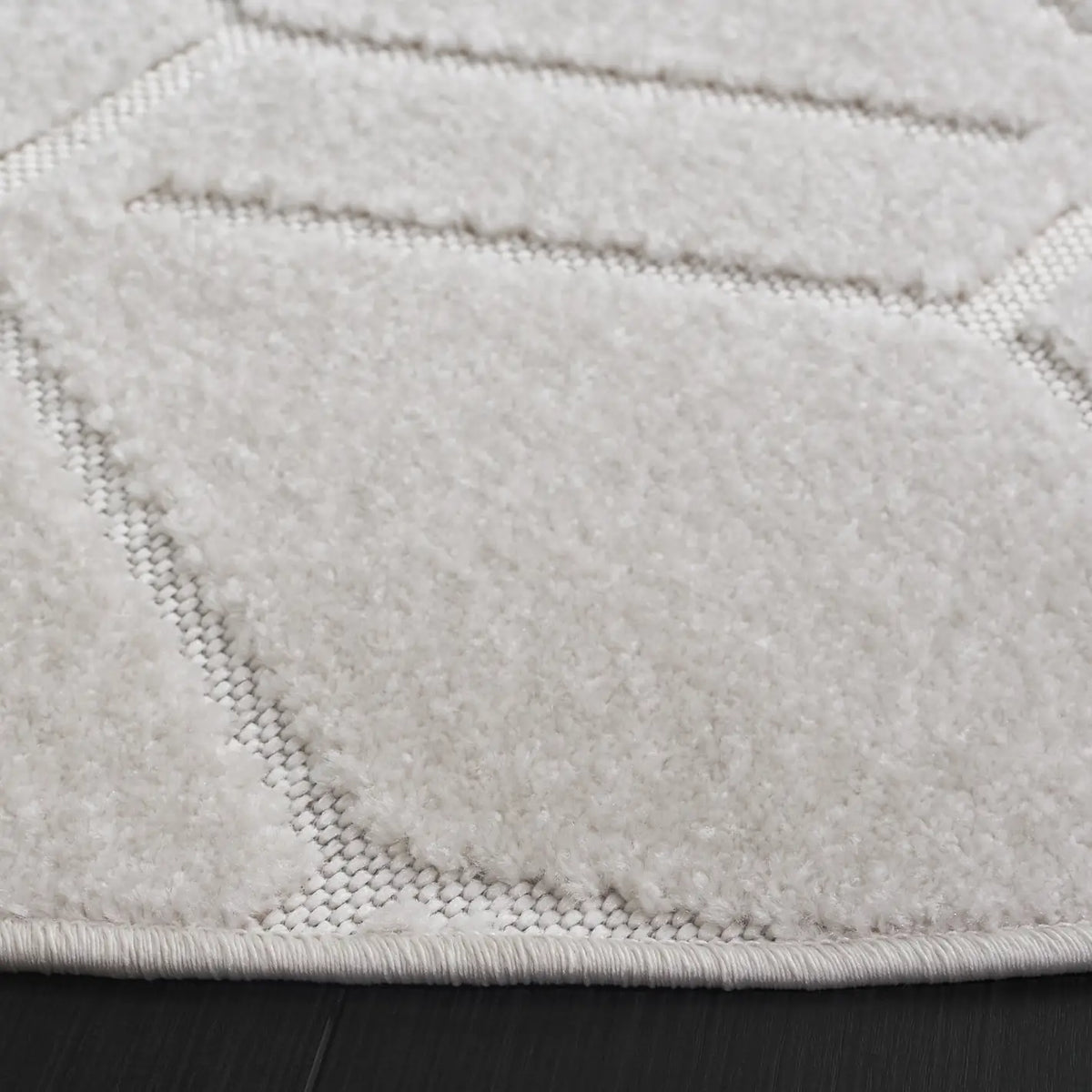 Safavieh Stella 6'-7" x 6'-7" Rug in Ivory