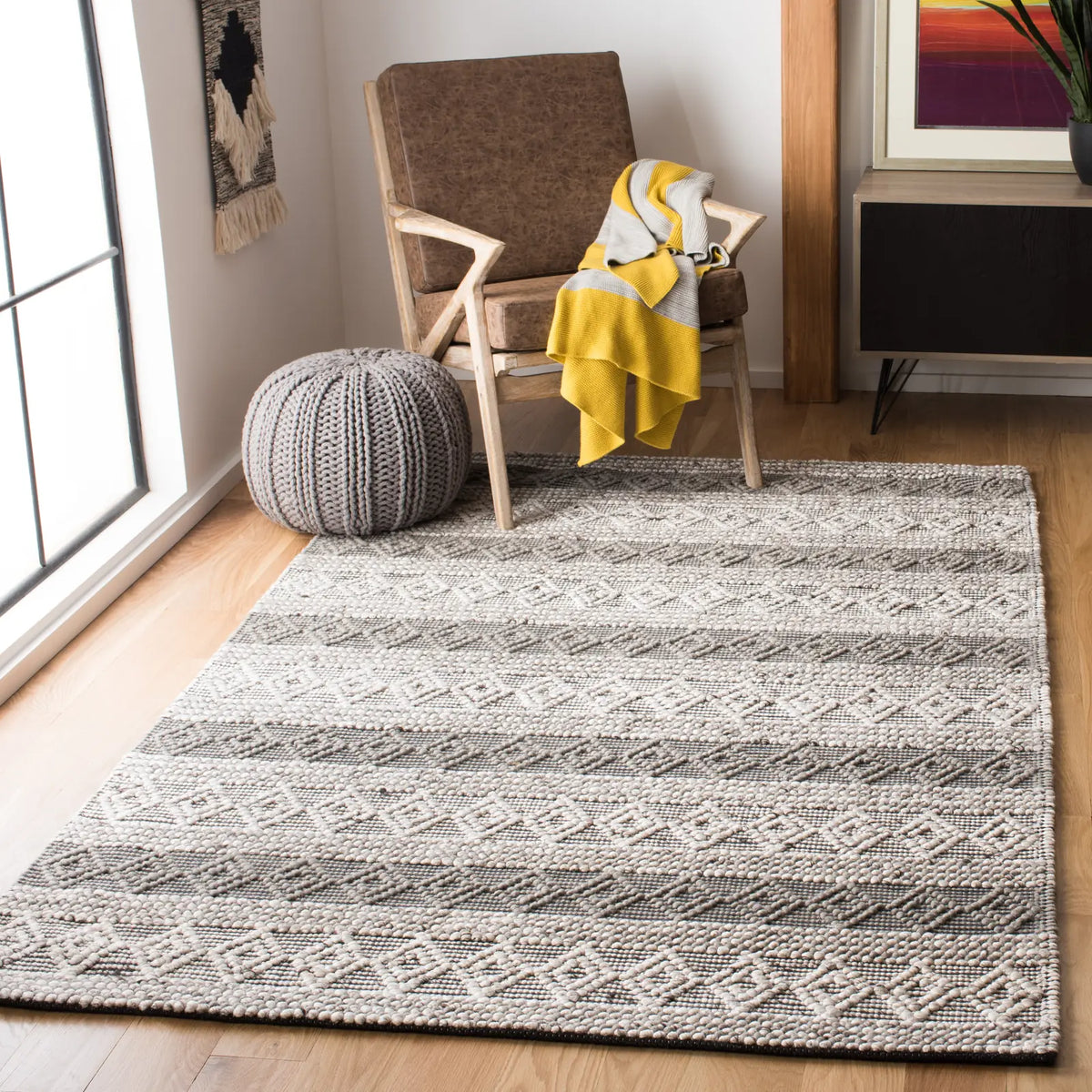 Safavieh Natura 5'-0" x 8'-0" Rug in Silver