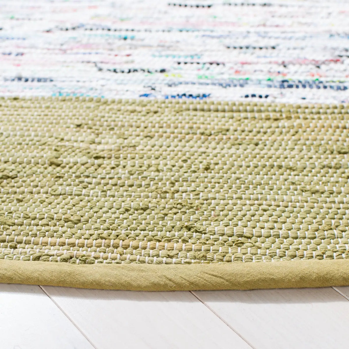 Safavieh Montauk 6'-0" x 6'-0" Rug in Ivory / Olive