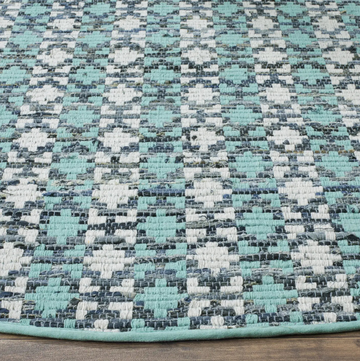 Safavieh Montauk 6'-0" x 6'-0" Rug in Turquoise / Multi