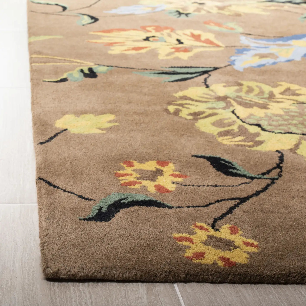 Safavieh Soho 5'-0" x 8'-0" Rug in Brown / Multi