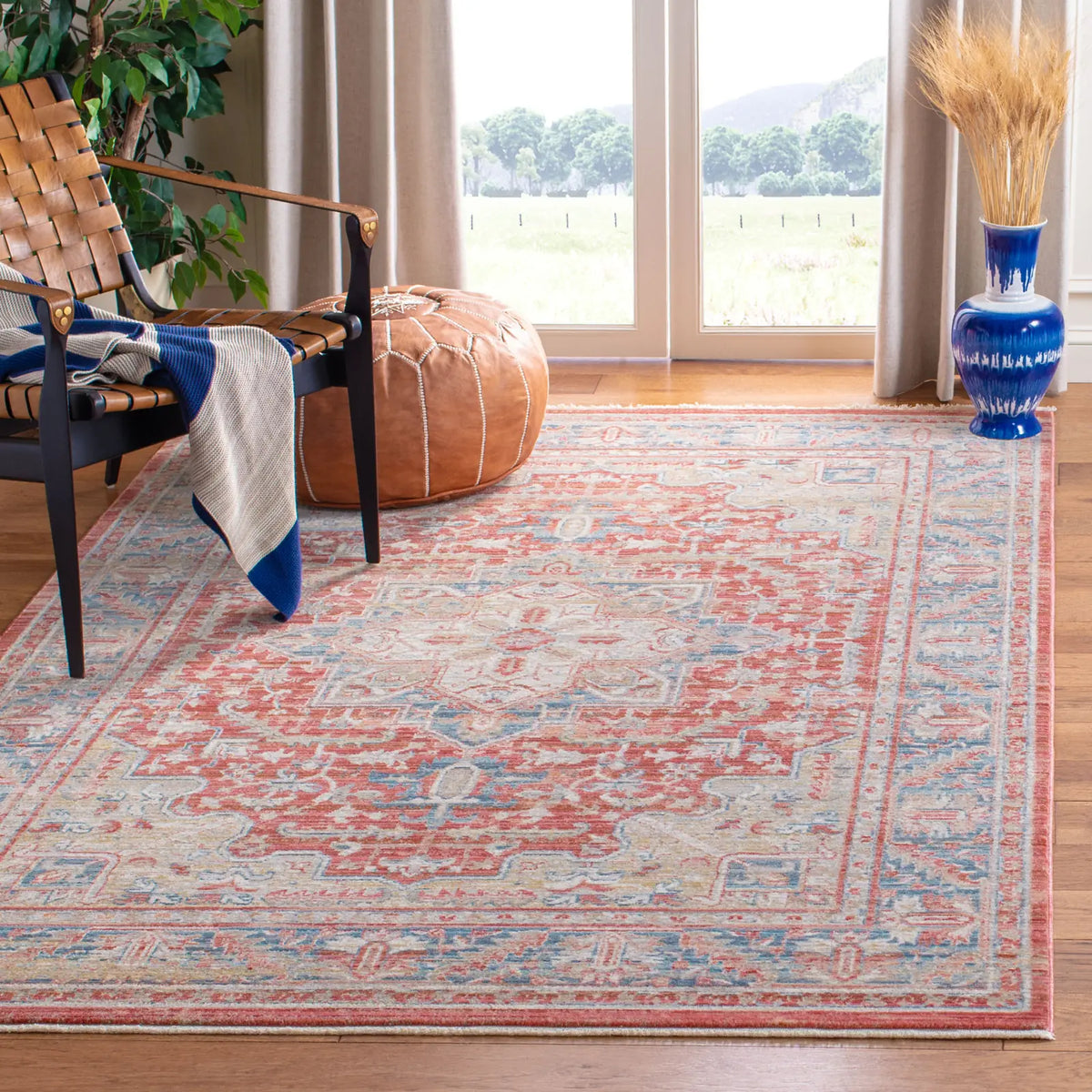 Safavieh Kenitra 600 4'-0" x 6'-0" Rug in Red / Blue