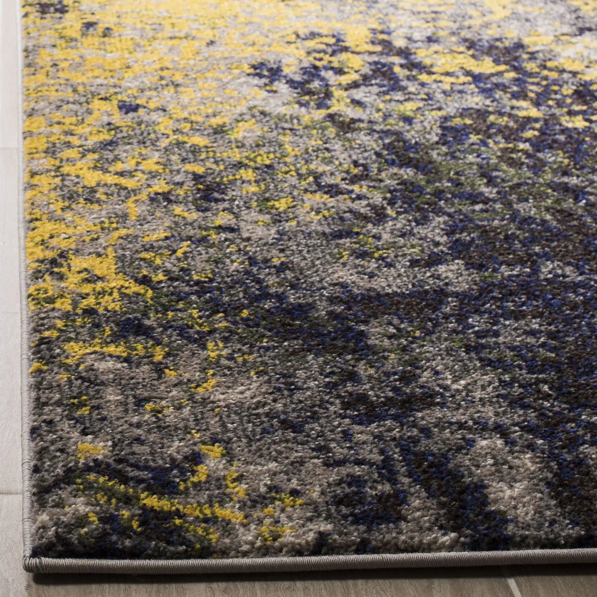 Safavieh Monaco 5'-1" x 7'-7" Rug in Grey / Multi
