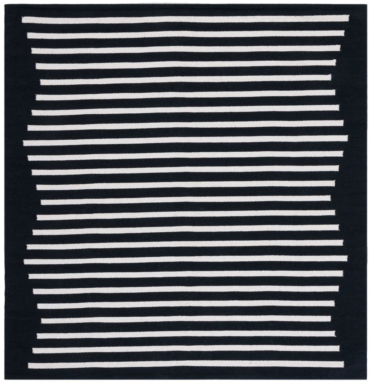 Safavieh Montauk 6'-0" x 6'-0" Rug in Black / Ivory