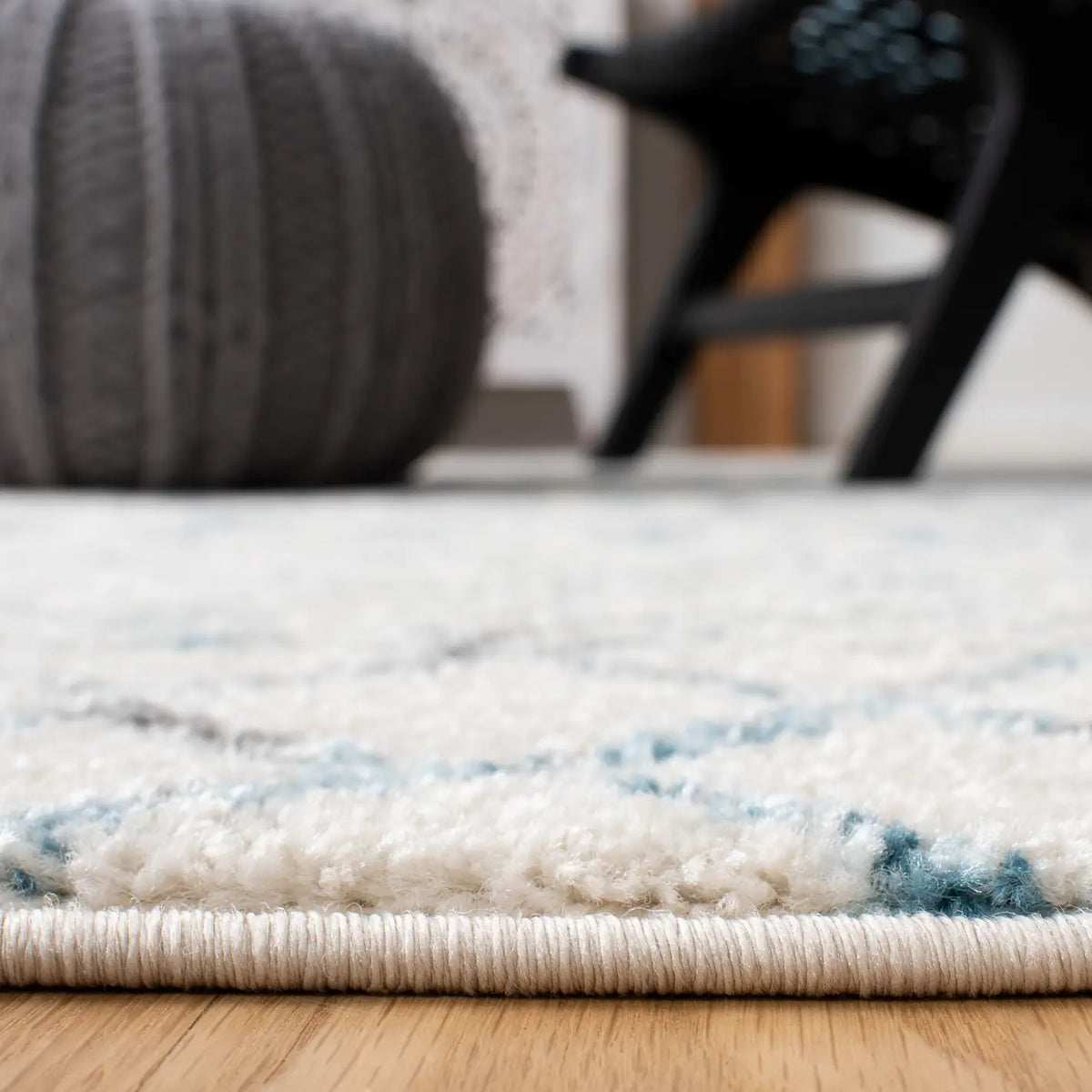 Safavieh Tulum 4'-0" x 6'-0" Rug in Ivory / Turquoise