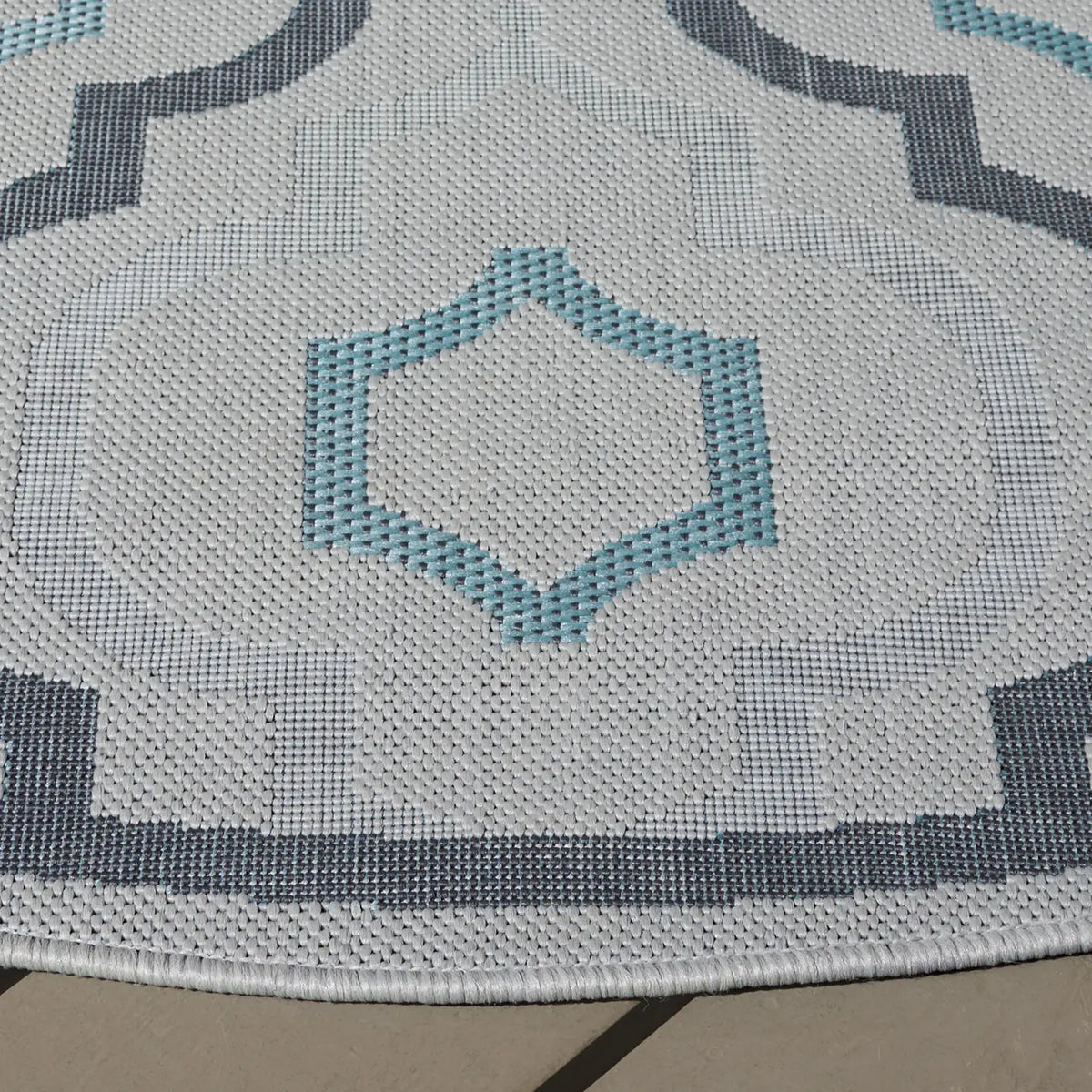 Safavieh Courtyard 5'-3" x 5'-3" Rug in Light Grey / Anthracite