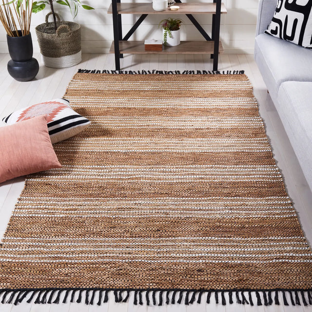 Safavieh Vintage Leather 4'-0" x 6'-0" Rug in Brown / Natural