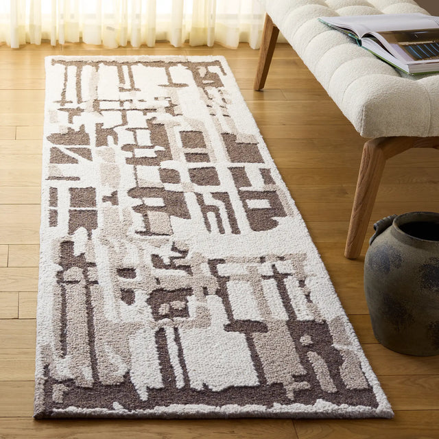 Safavieh Ebony 2'-3" x 8'-0" Rug in Ivory / Brown