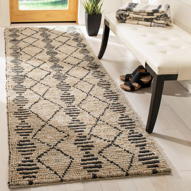 Safavieh Bohemian 2'-6" x 8'-0" Rug in Beige / Black
