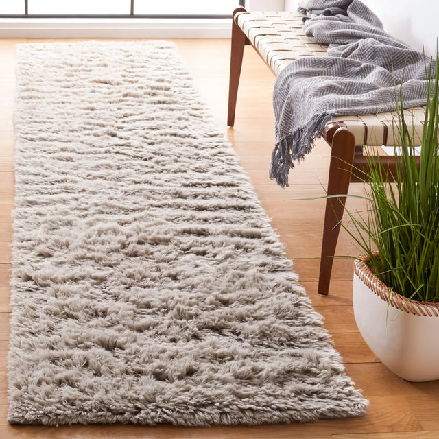Safavieh Casablanca 2'-3" x 9'-0" Rug in Grey