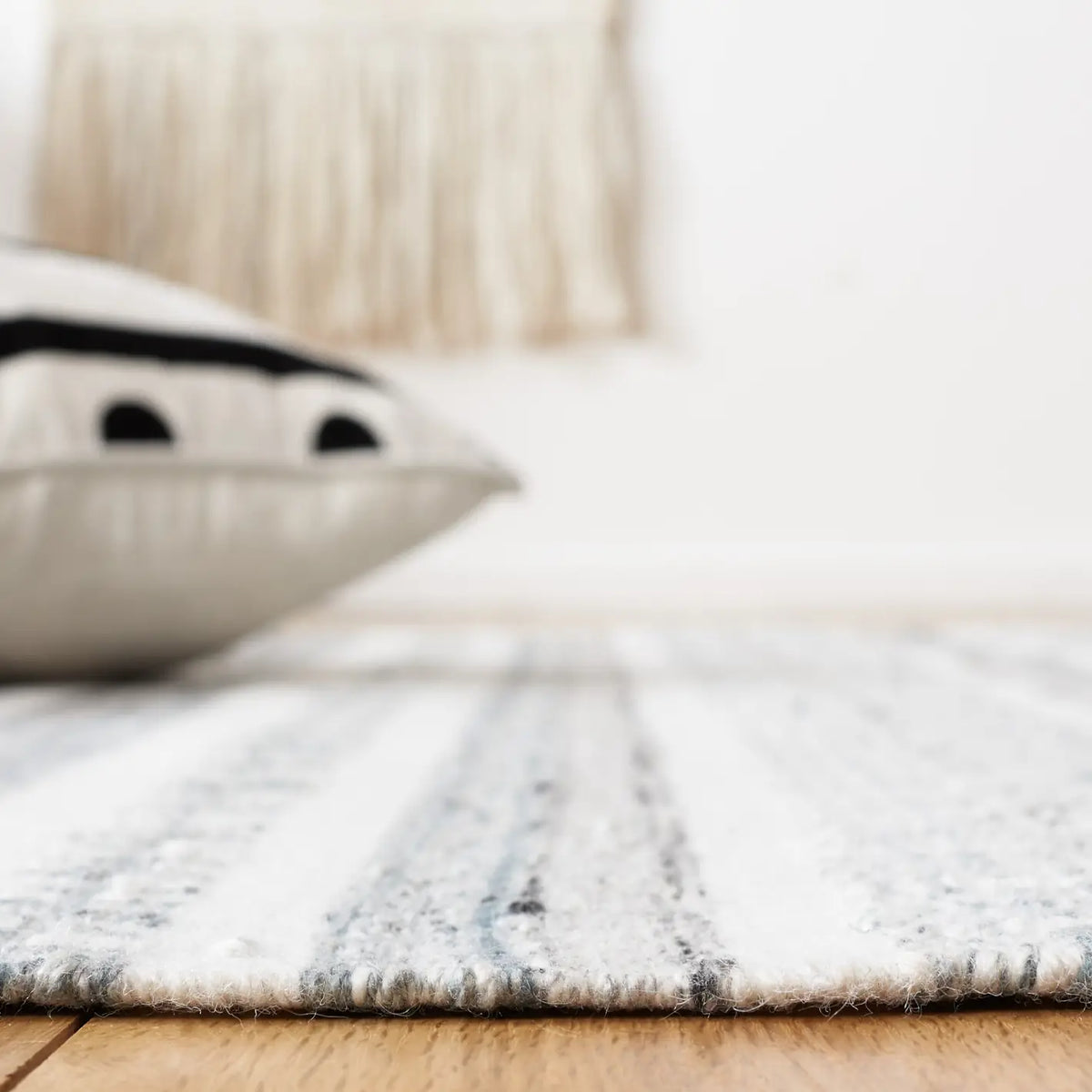 Safavieh Kilim 4'-0" x 6'-0" Rug in Ivory / Grey