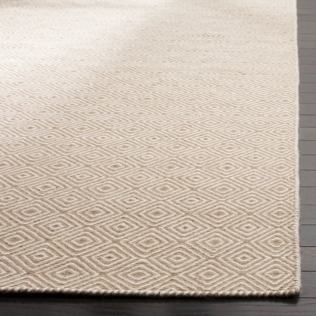Safavieh Oasis 6'-0" x 9'-0" Rug in Brown / Ivory