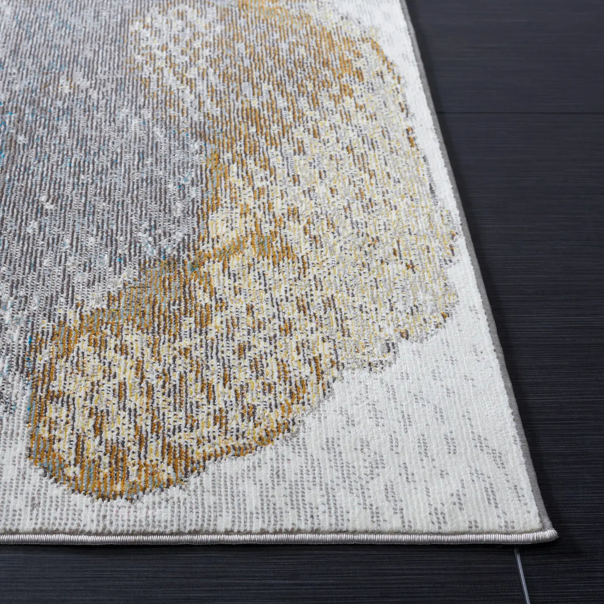 Safavieh Aria 4'-0" x 6'-0" Rug in Ivory / Navy