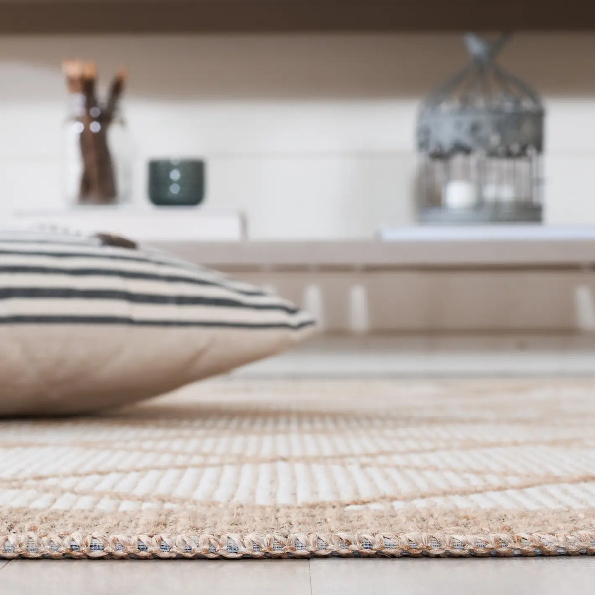 Safavieh Aspect 4'-0" x 6'-0" Rug in Ivory / Natural