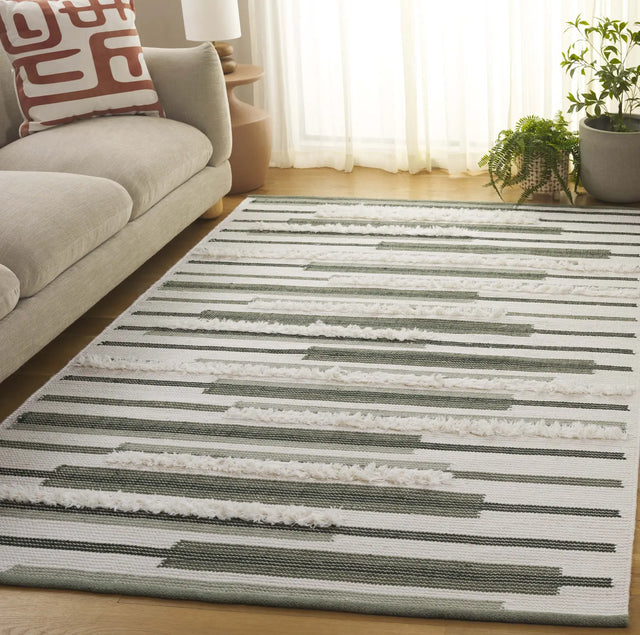 Safavieh Kenya 4'-0" x 6'-0" Rug in Sage / Ivory