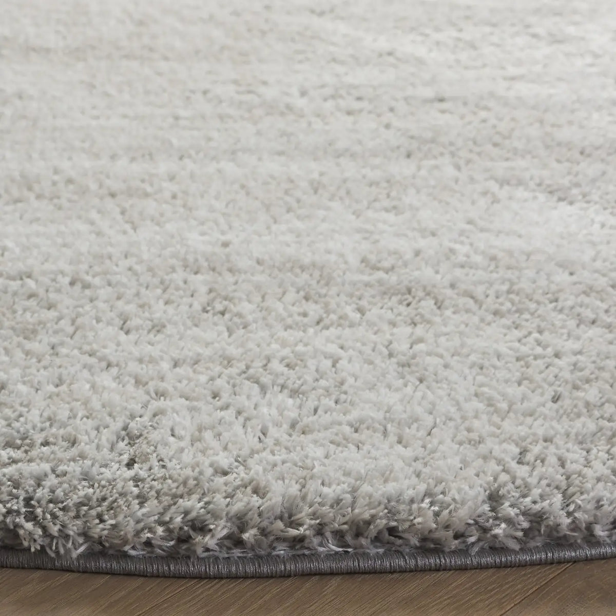 Safavieh Jasmine Shag 6'-7" x 6'-7" Rug in Light Grey / Ivory