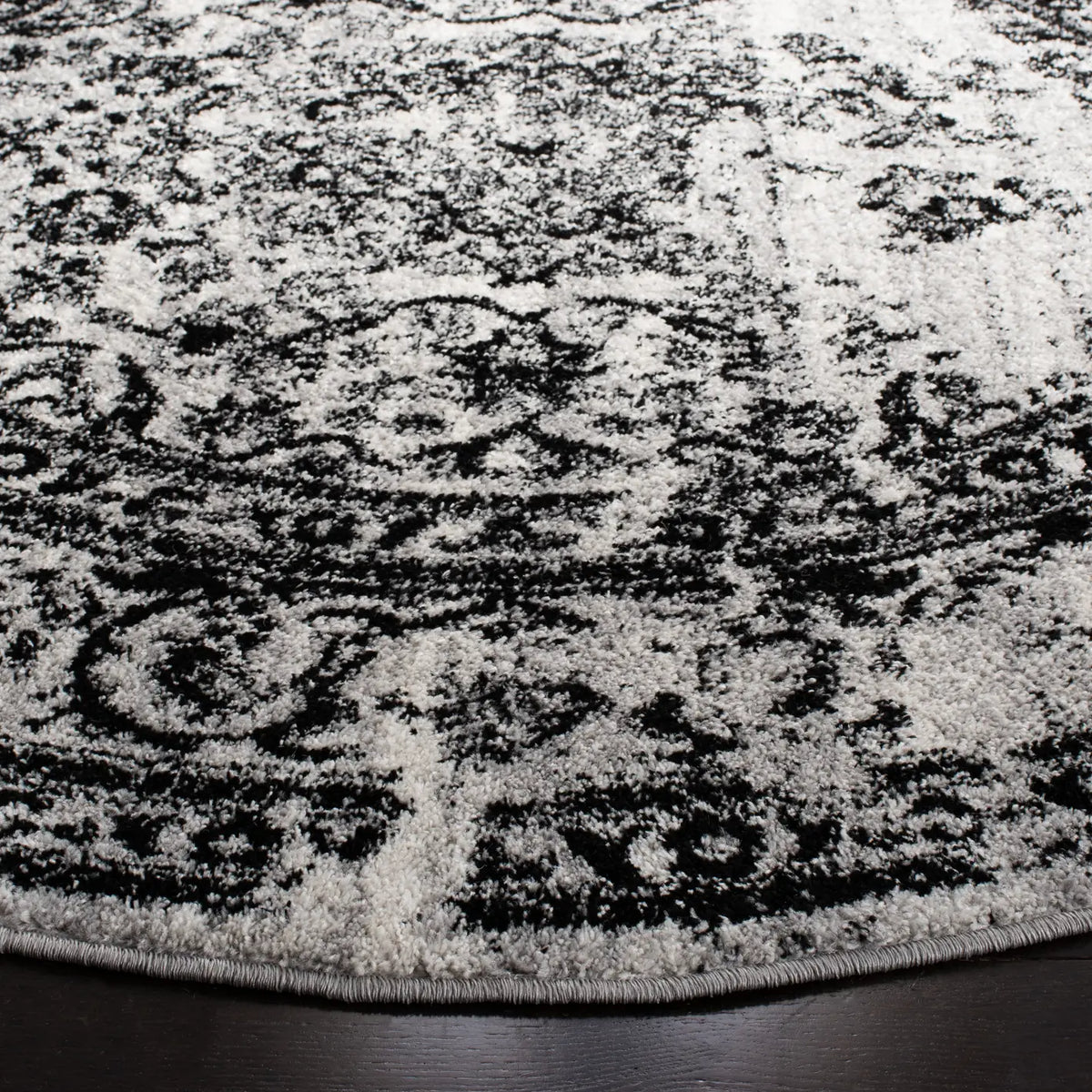 Safavieh Adirondack 6'-0" x 6'-0" Rug in Silver / Black