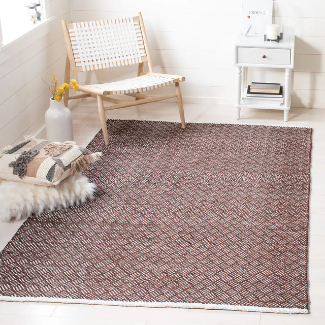 Safavieh Boston 5'-0" x 8'-0" Rug in Brown