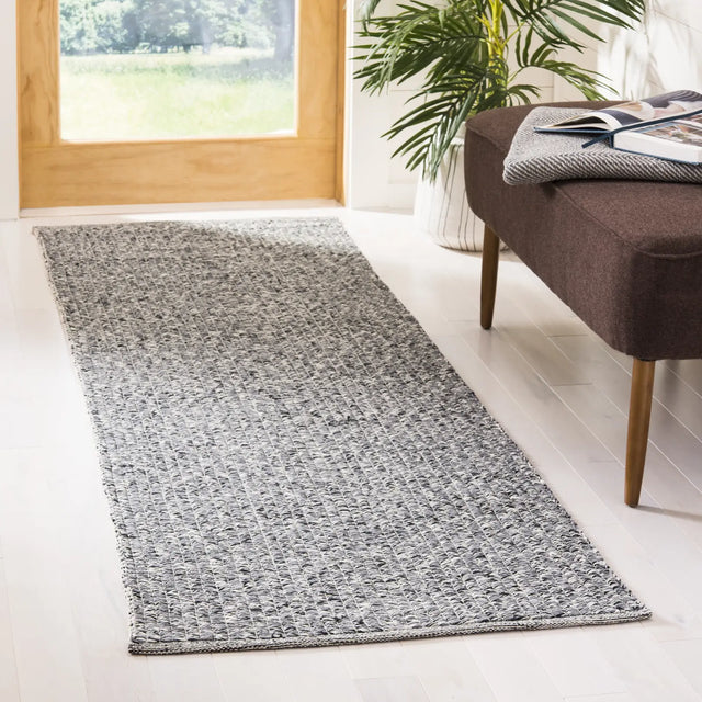 Safavieh Montauk 2'-3" x 7'-0" Rug in Grey / Multi