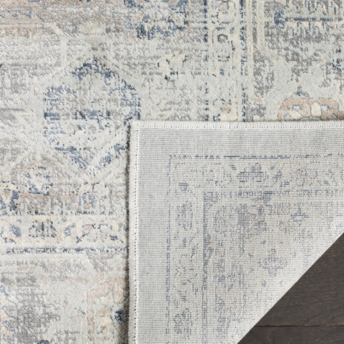 Safavieh Vintage 5'-3" x 7'-6" Rug in Light Blue