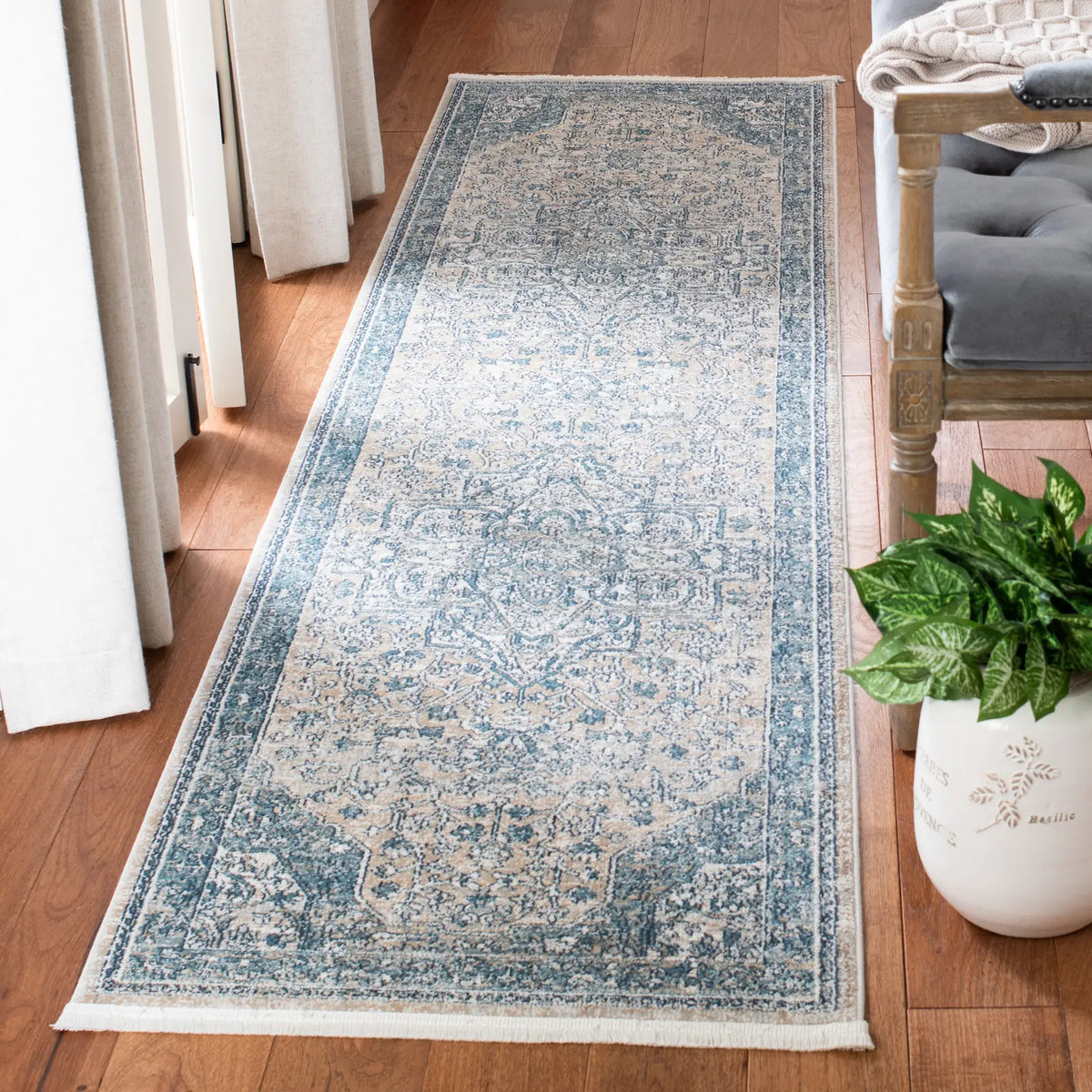 Safavieh Victoria 2'-3" x 7'-0" Rug in Blue / Grey