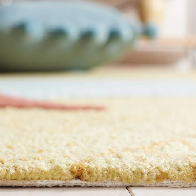 Safavieh Easy Care 4'-0" x 6'-0" Rug in Rust / Green